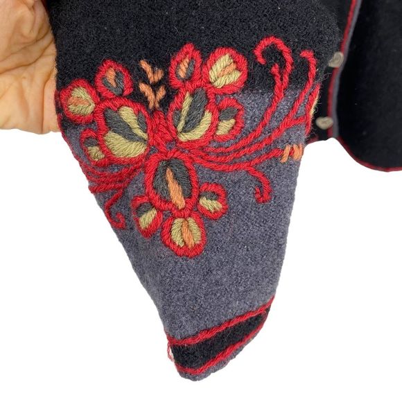 Vintage VRIKKE Cardigan 100% Wool Irene Hangland Sweater Size L Black Red Nordic - Picture 8 of 10